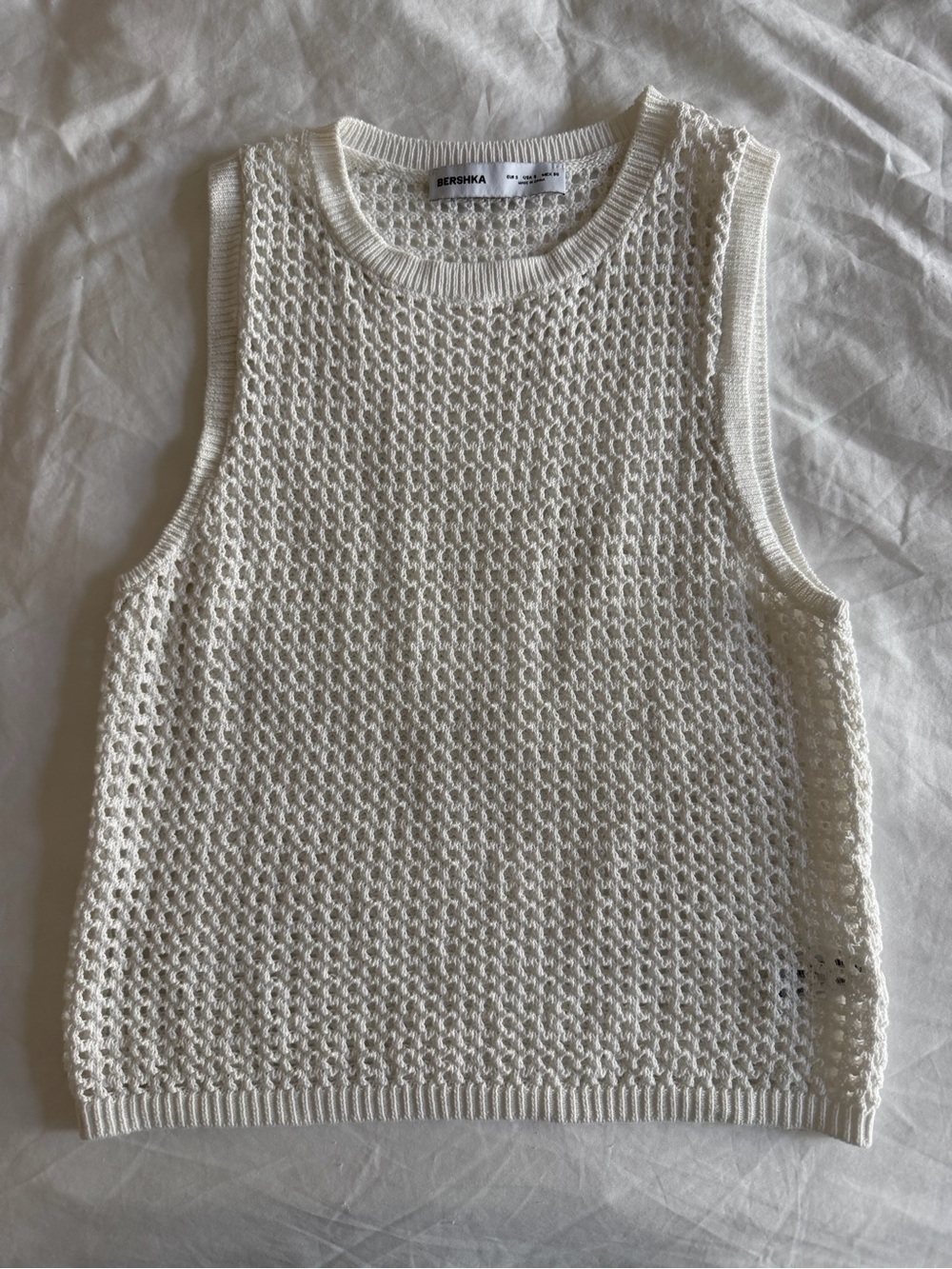 Bershka Off-White Open-Knit Sleeveless Crew Sweater Vest